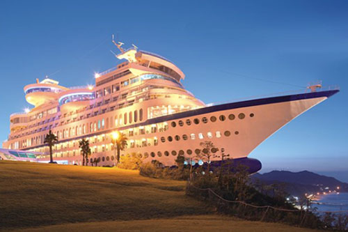The Onland Cruise Hotel